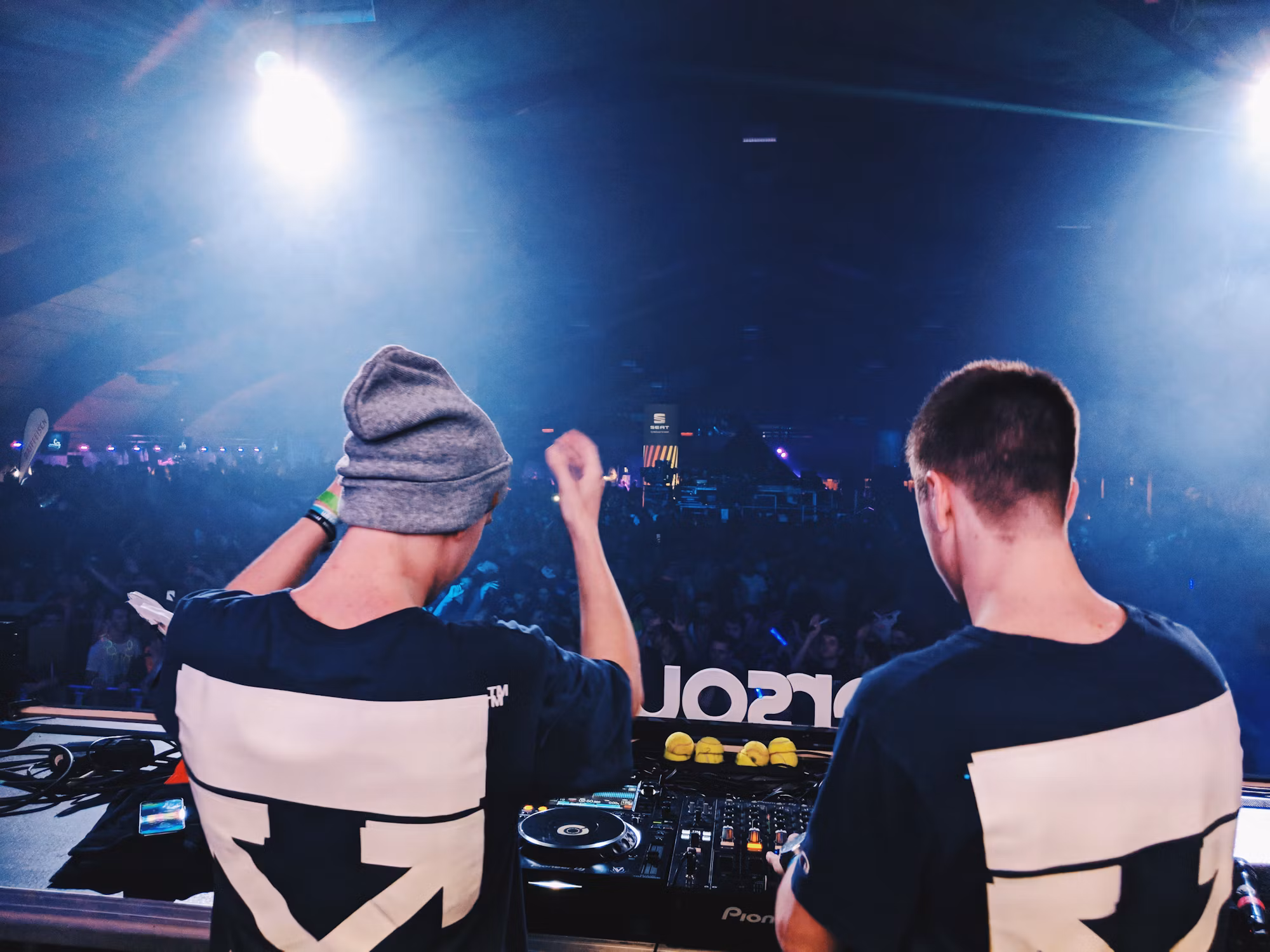 Exploring the World of EDM Festivals: A Celebration of Sound and Community
